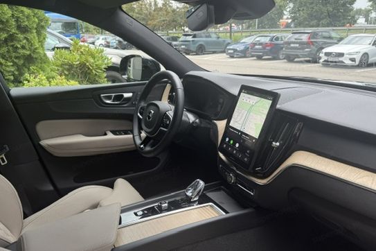 Volvo XC60 B5 B AWD Plus Dark