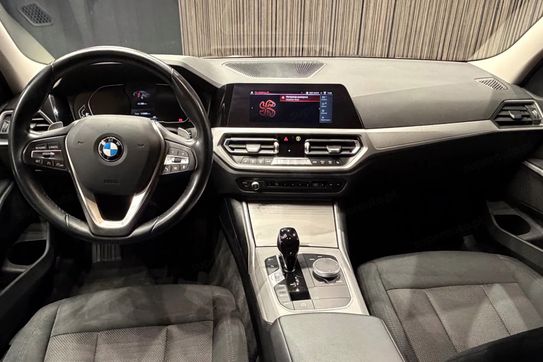 BMW Seria 3 330d xDrive Advantage