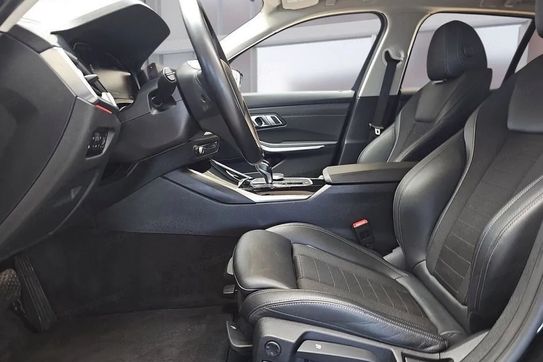 BMW Seria 3 Touring 320d xDrive Sport Line