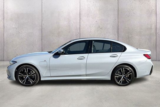BMW Seria 3 330e xDrive M Sport