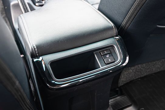 Toyota HiLux Double Cab Invincible 4x4  AT