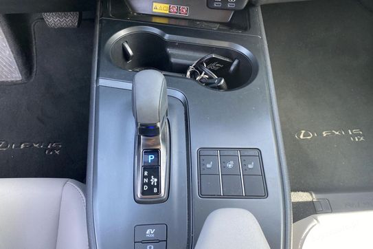 Lexus UX 300h F Sport Design