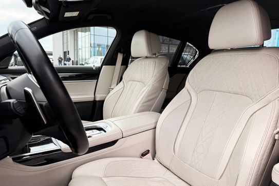 BMW Seria 7 750i xDrive sport-aut