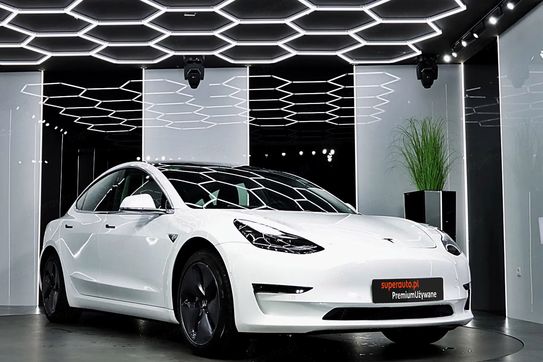 Tesla Model 3 3 Standard Range Plus