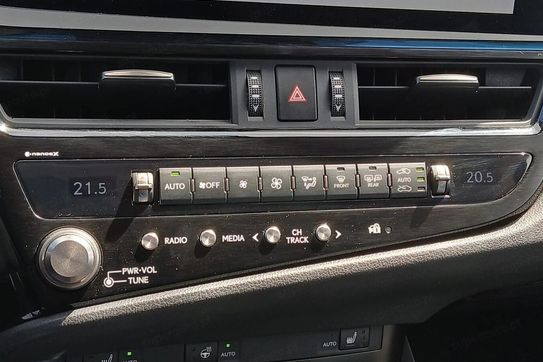 Lexus ES 300h Business Edition