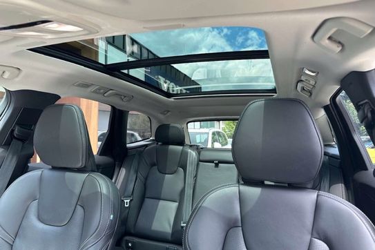 Volvo XC60 B5 AWD Ultra Dark