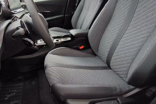 Peugeot 2008 Allure e-DCS 1.2 mHEV