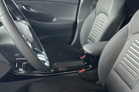 Hyundai i30 1.6 T-GDI Smart DCT