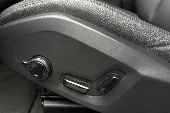 Volvo XC60 B5 B AWD Plus Dark