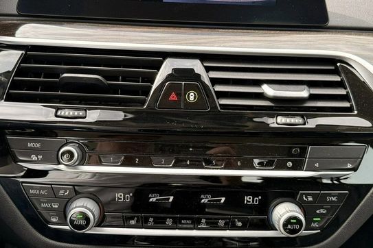 BMW Seria 5 530e iPerformance xDrive Luxury Line sport