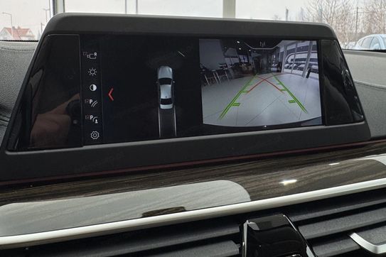 BMW Seria 5 520d xDrive Luxury Line aut