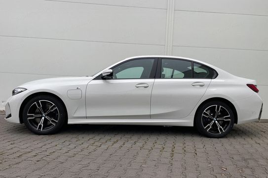 BMW Seria 3 330e M Sport