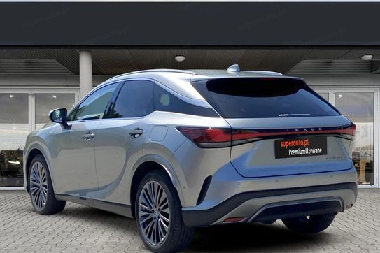 Lexus RX 450h+ Omotenashi