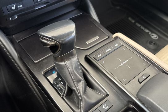 Lexus ES 300h Business Edition