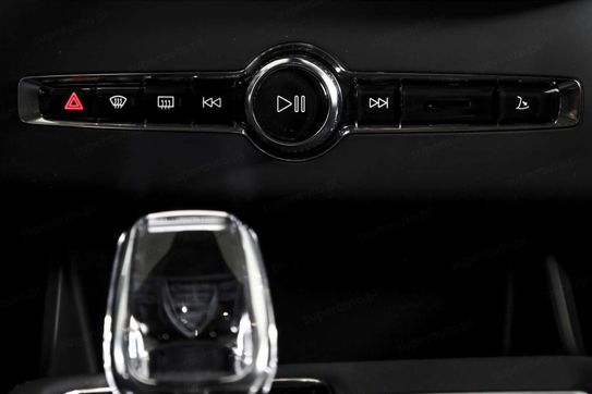 Volvo XC90 T8 AWD Plug-In Hybrid Ultra Dark 7os