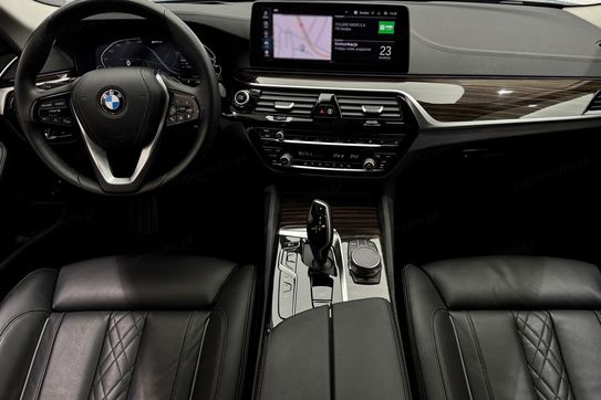 BMW Seria 5 530e Luxury Line sport-aut