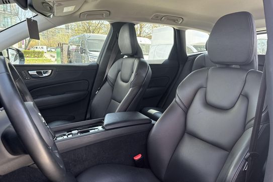 Volvo XC60 B4 B Plus Dark