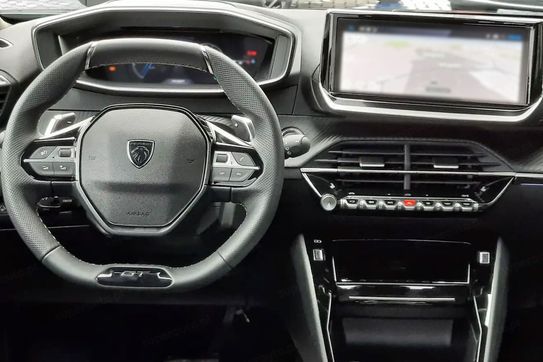 Peugeot 2008 GT Exclusive e-DCS6 1.2 PureTech mHEV