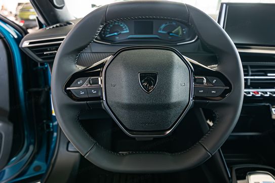 Peugeot 2008 Edition e-DCS6 PureTech mHEV