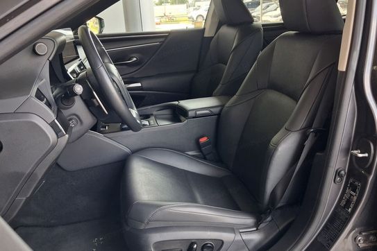 Lexus ES 300H Business Edition