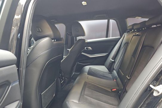 BMW Seria 3 330i M Sport aut