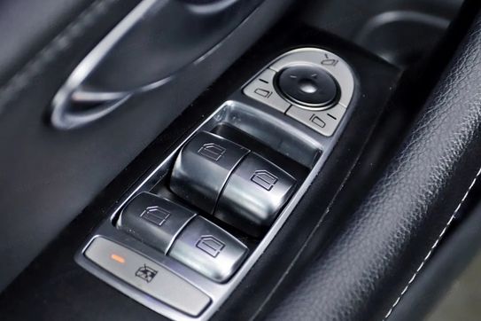 Mercedes E Klasa E 220 d 4-Matic AMG/Avantgarde