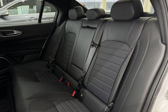 Alfa Romeo Giulia 2.0 Turbo Super aut