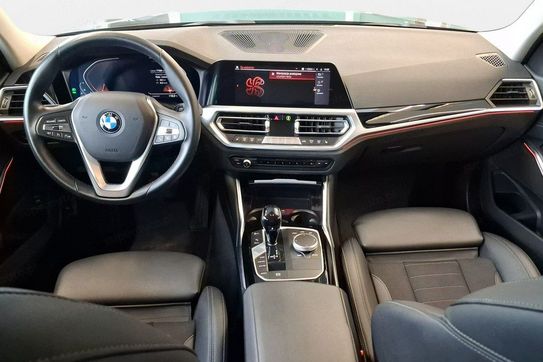 BMW Seria 3 318i aut