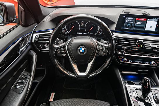 BMW Seria 5 520d xDrive Sport Line