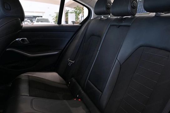 BMW Seria 3 318i Advantage aut