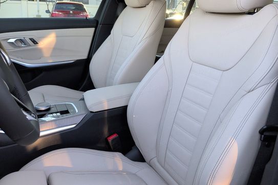 BMW Seria 3 330i xDrive M Sport