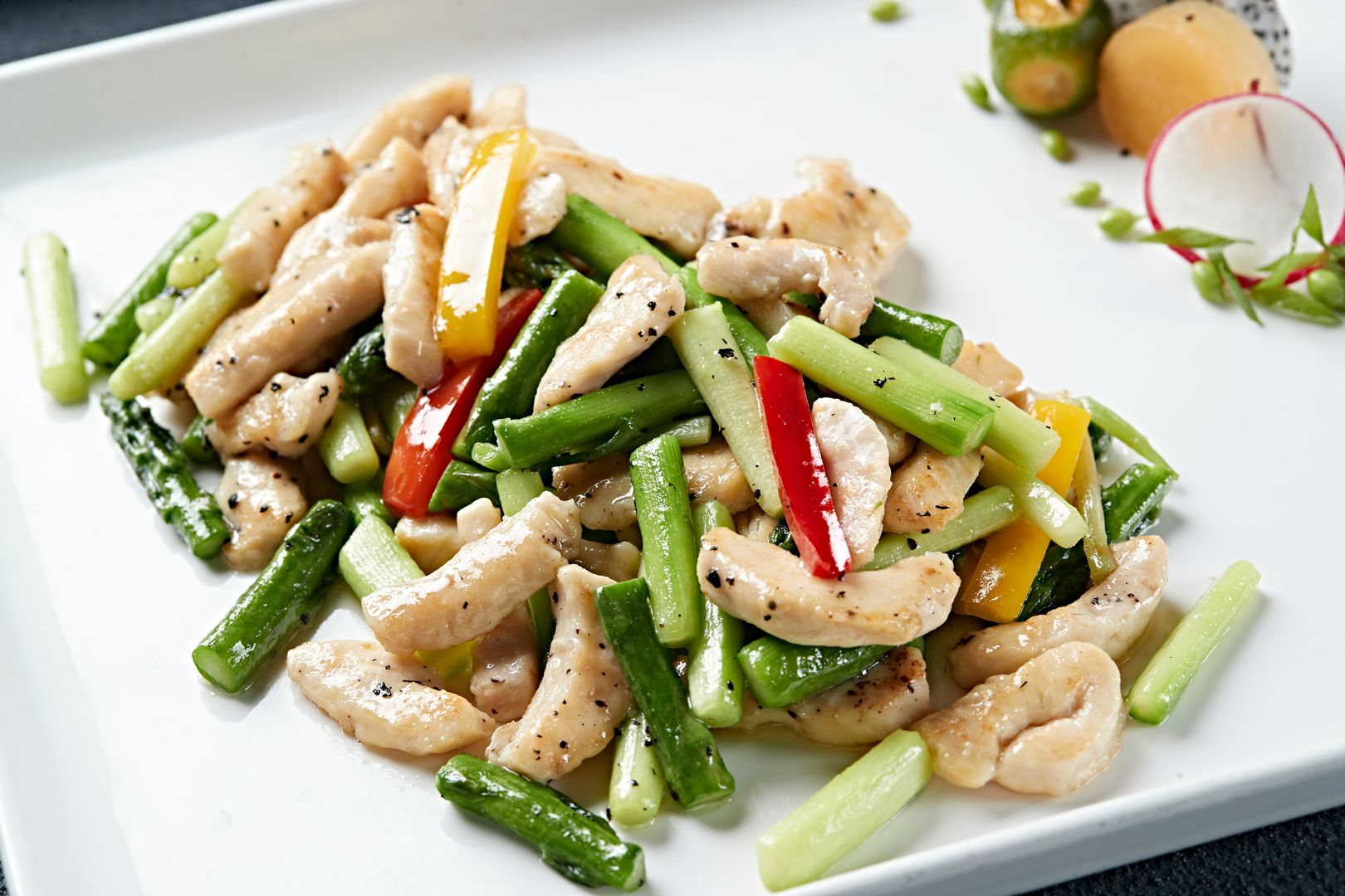 Spargel mal anders: Asiatische Hähnchenpfanne begeistert Gaumen