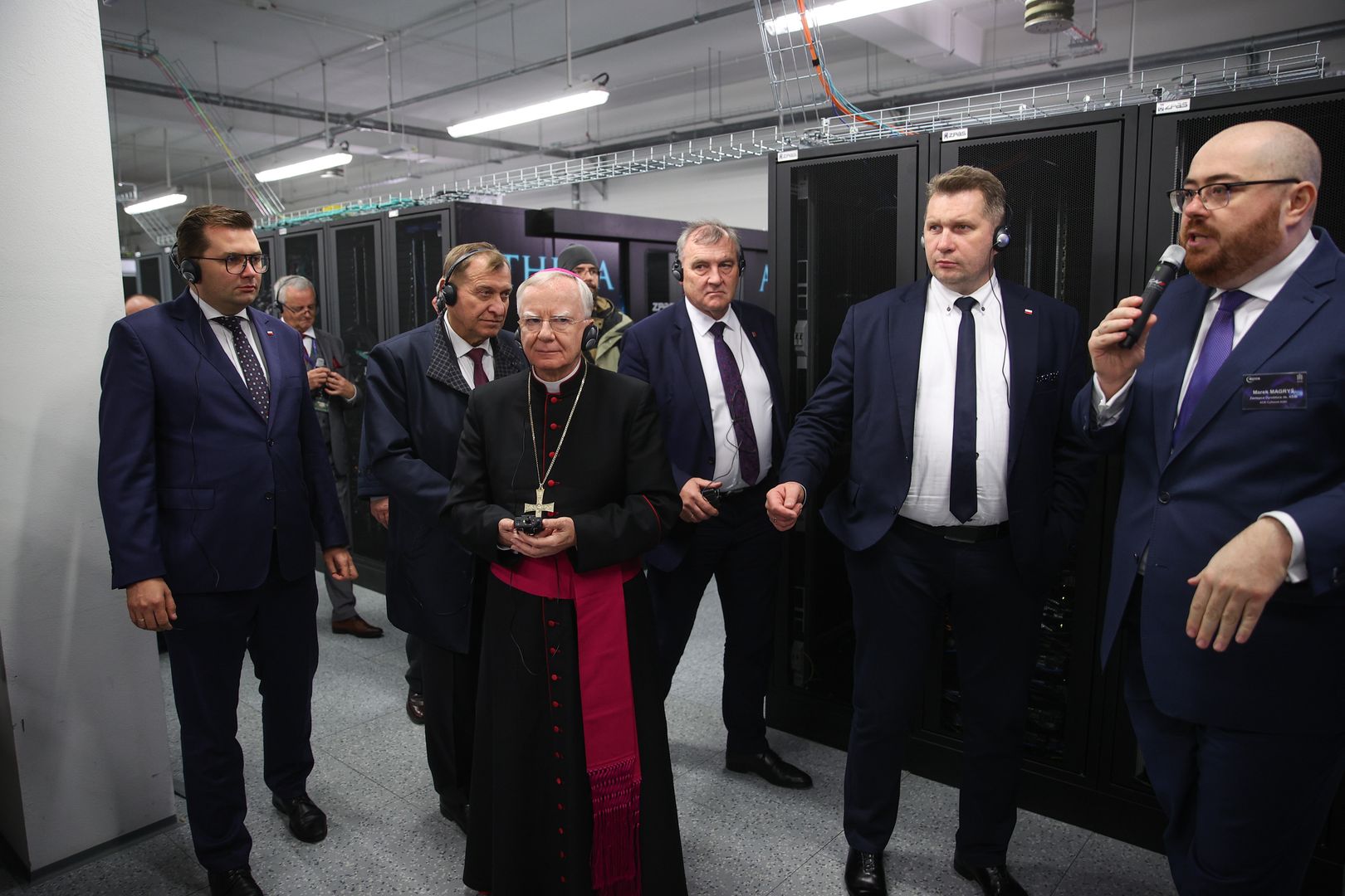 Arcybiskup poświęcił najszybszy komputer w Polsce. Uroczystość w Krakowie