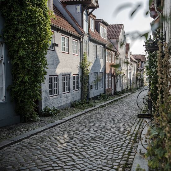 Hensburg to historyczne miasto portowe w północnej części Niemiec, w kraju związkowym Szlezwig-Holsztyn, znane z fantastycznego rumu. Jest to trzecie co do wielkości miasto w tym kraju związkowym po Kilonii i Lubece. Leży na granicy z Danią co powoduje, że Flensburg ma nieco skandynawski sznyt. / Fot. sh-tourismus.de