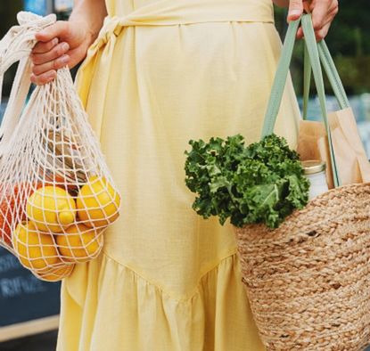 Używanie toreb wielokrotnego użytku jest spoko, ale prawdziwe zero waste zaczyna się w lodówce. Bo to jedzenia marnujemy najwięcej.