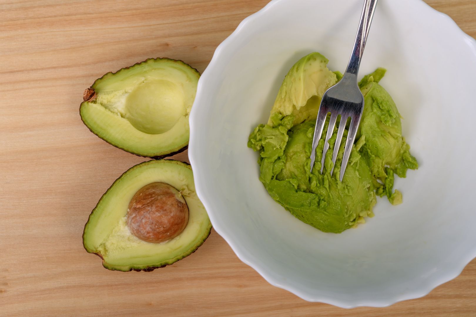 unleash-the-power-of-the-avocado-pit-from-skin-to-smoothie
