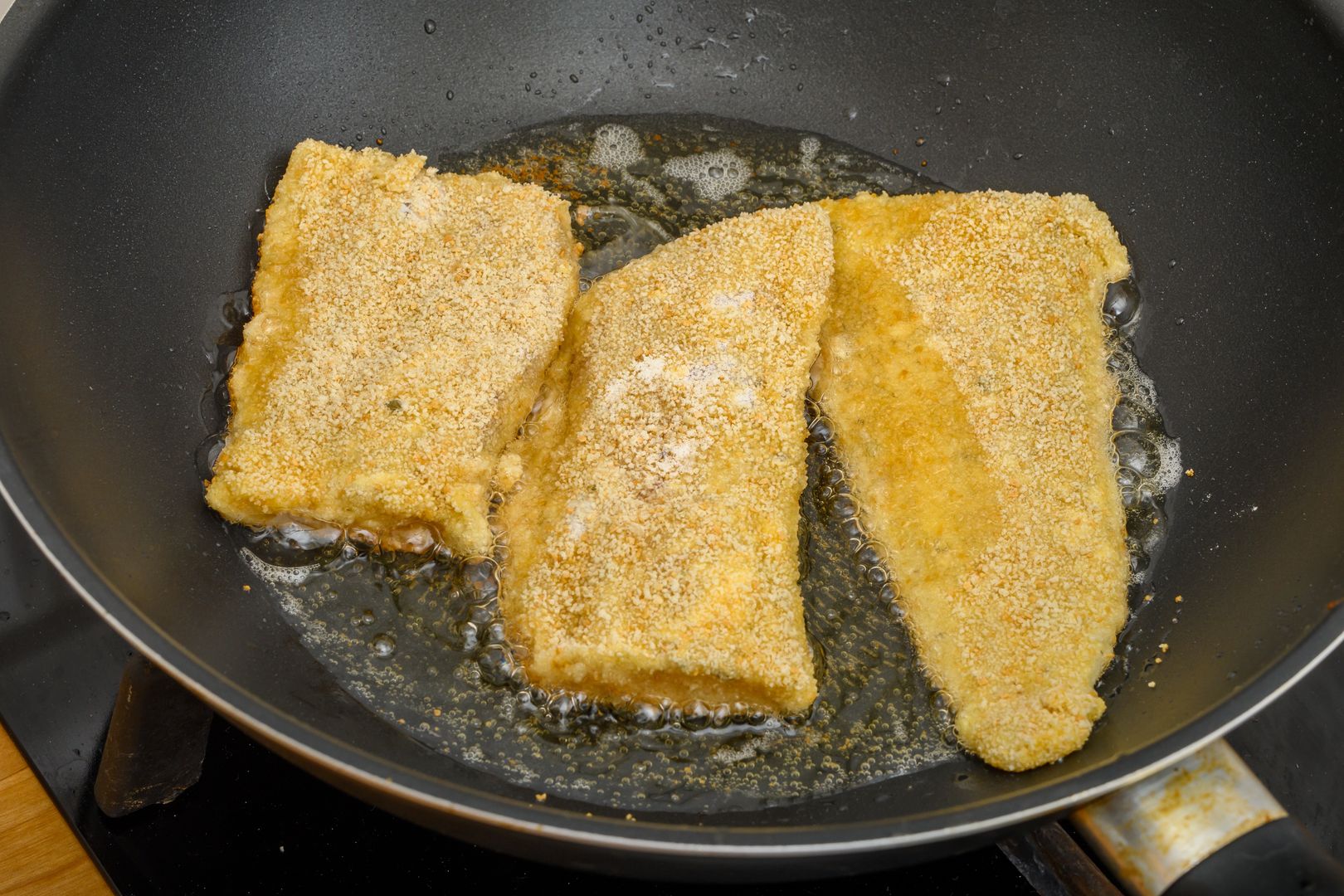 Does Your Entire House Smell Like Fried Fish Here S An Easy Fix   Cff77d31 F0ae 4748 818c 3d657a7abc9a