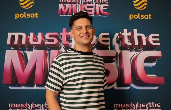 Radio ZET na planie "Must Be The Music". Z uczestnikami rozmawia nowy dziennikarz