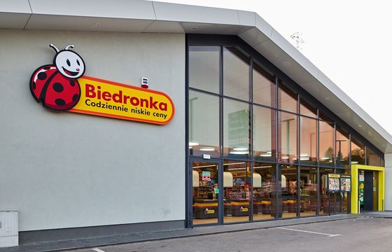 Biedronka nie daje się Dino. Klienci wydali więcej