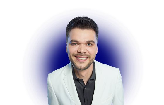 Podbił internet wytykając absurdy "Sprawy dla reportera". Teraz jest twarzą kampanii Komputronika