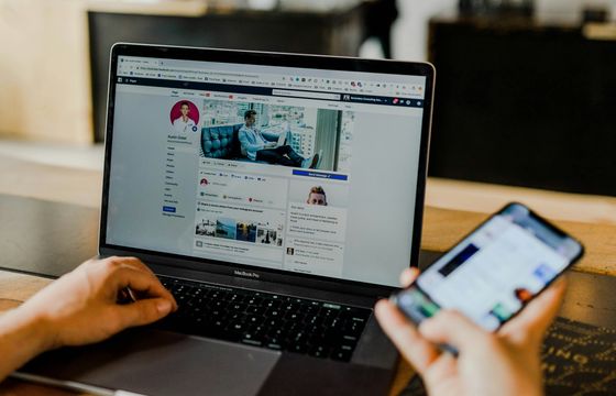 Tak rynek reklamowy w Polsce urósł w I półroczu. Siłą napędową jest internet