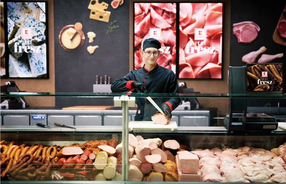 Kaufland w nowej kampanii promuje produkty ze świeżej lady