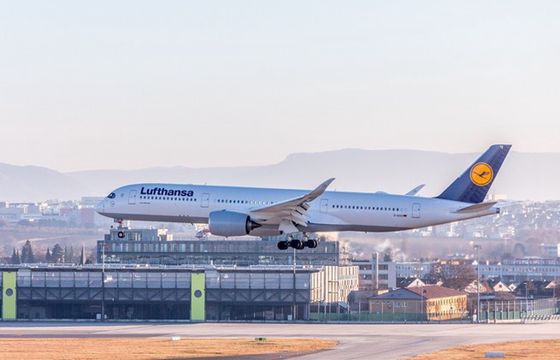 Lufthansa i Austrian Airlines wprowadzają płatny internet na krótszych trasach, 3-12 euro za lot
