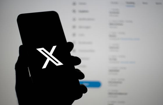 Chatboty AI stworzą Community Notes na X