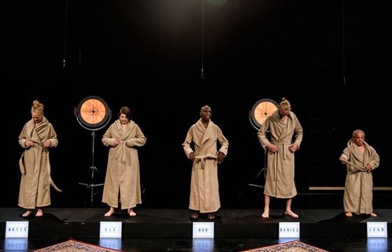 Ponad 100 tys. podpisów przeciw programowi, w którym dzieci pytają nagich dorosłych