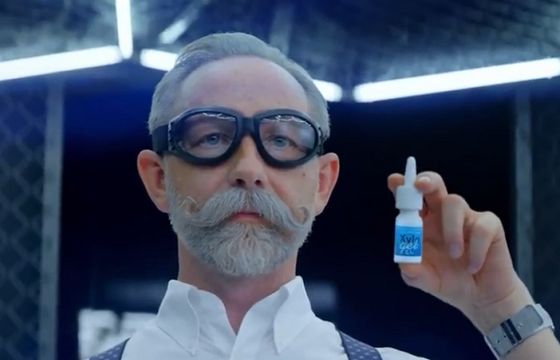 Pojedynek zakatarzonego z katarskim naukowcem w spocie Xylogelu (wideo)