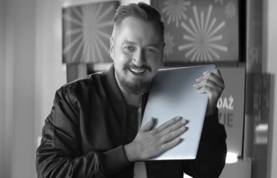 Piotr Kędzierski reklamuje wyprzedażową Smartfonerię w T-Mobile (wideo)