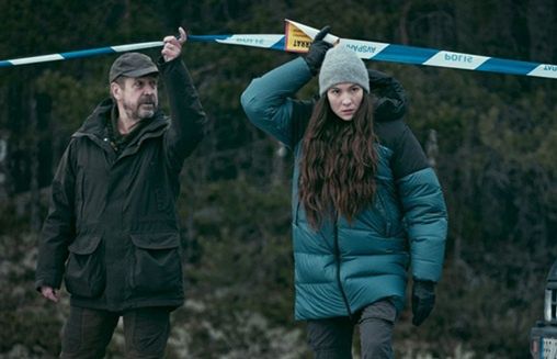 Wybraliśmy miniseriale na święta. Co w kilka dni obejrzeć w streamingu?