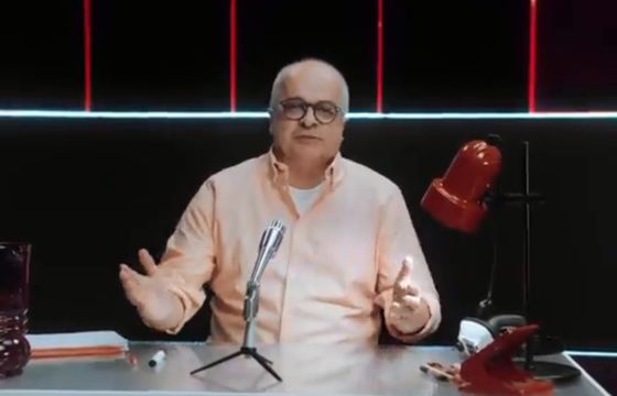 Tomasz Zimoch promuje w social mediach system rekomendacji Netflixa