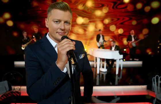 „Jaka to melodia?” z Brzozowskim miała o 180 tys. widzów więcej niż z Norbim. 48,23 mln zł z reklam